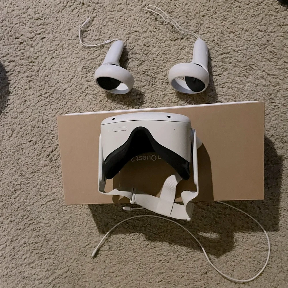 Meta Quest 2 128GB headset.